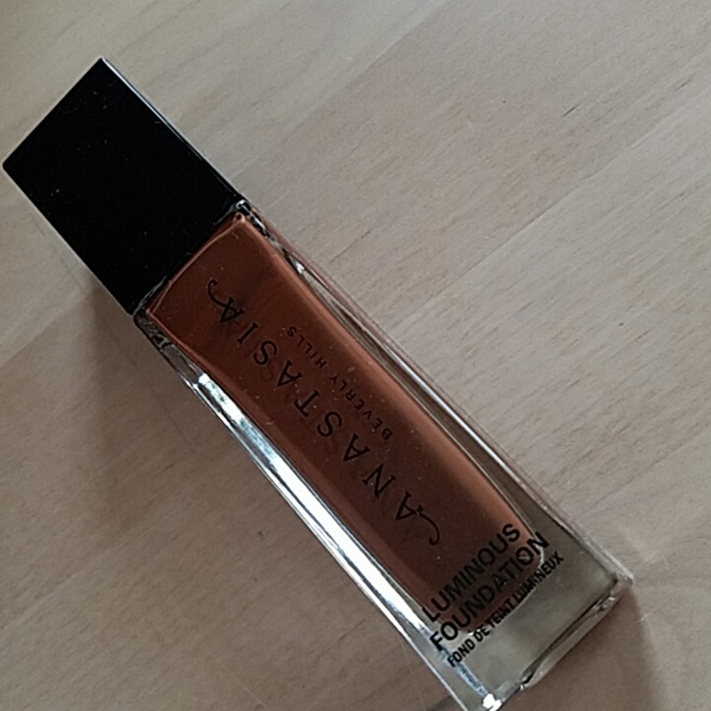 Anastasia Beverly Hills Luminous Liquid Foundation 590C